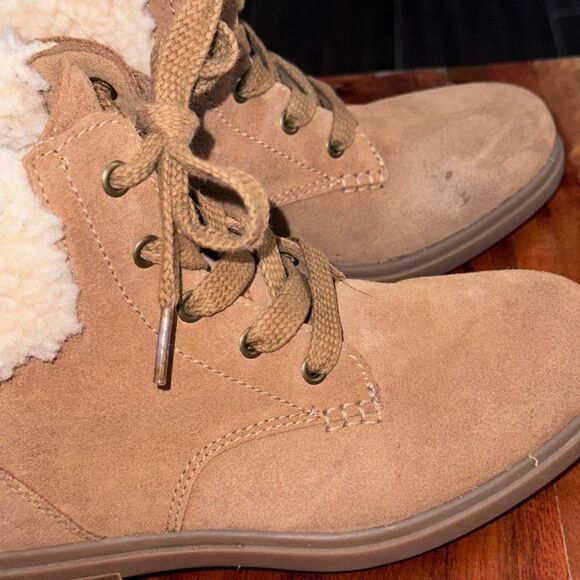 Authentic UGG Harrison lace boots sz 7 - Picture 3 of 7